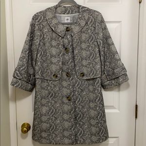 Cabi knee length jacket with 3/4 sleeve.
